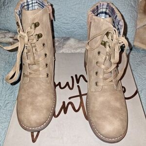 Crown Vintage Women's Lace-Up Tan Combat Boots